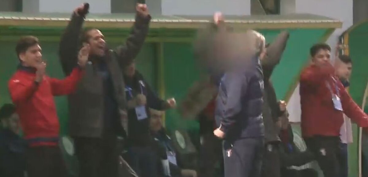 FOTO Șumudică a recidivat! Antrenorul Astrei le-a arătat semne obscene fanilor Chiajnei, după ce echipa sa a marcat