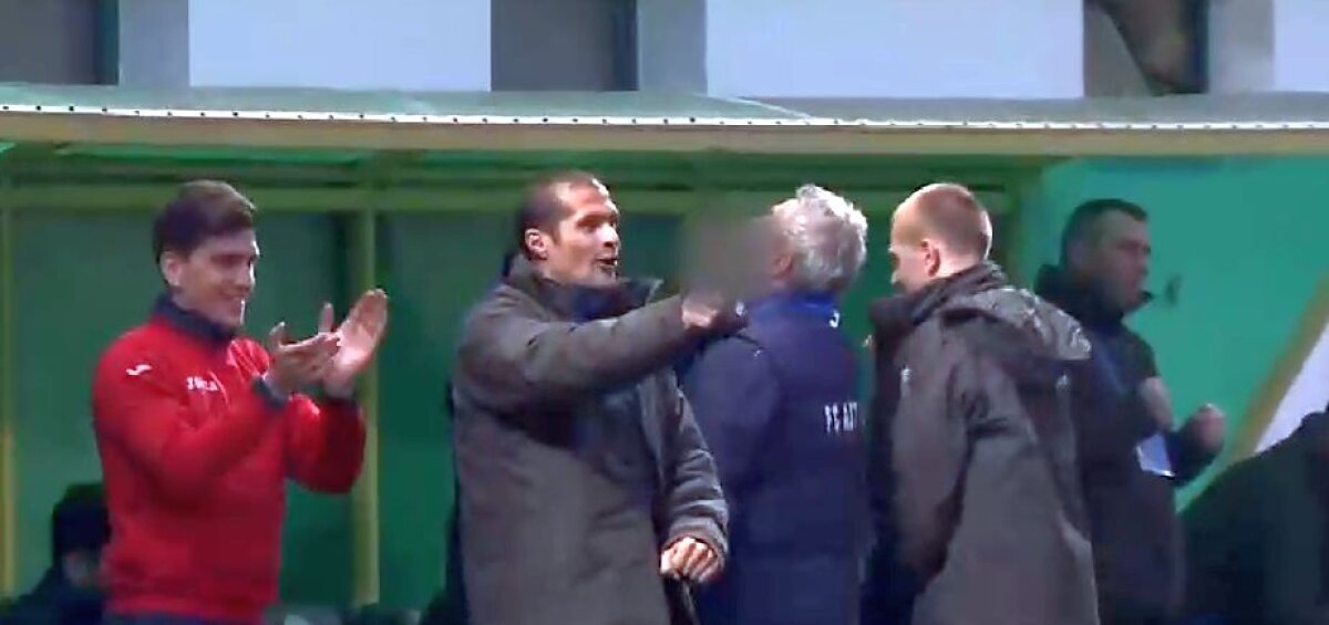 FOTO Șumudică a recidivat! Antrenorul Astrei le-a arătat semne obscene fanilor Chiajnei, după ce echipa sa a marcat