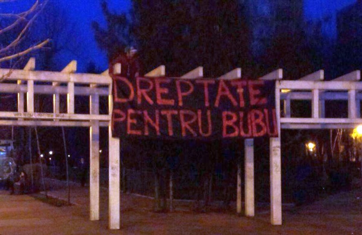 FOTO Dinamoviștii cer dreptate pentru suporterul ucis după derby » Bannerul afișat la locul faptei