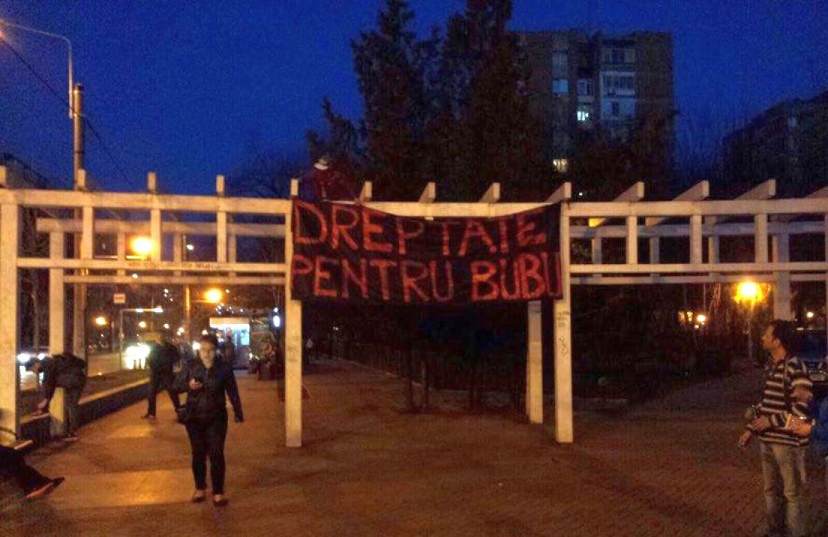 FOTO Dinamoviștii cer dreptate pentru suporterul ucis după derby » Bannerul afișat la locul faptei