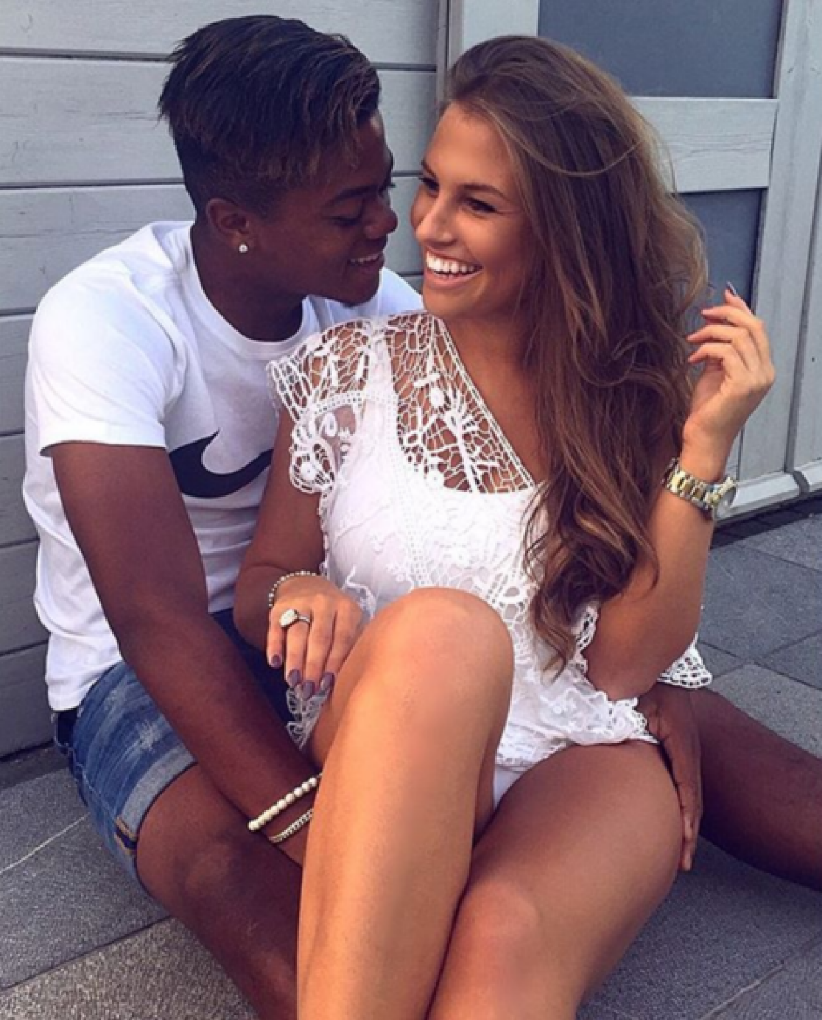 FOTO ”E timpul să fim fericiți din nou” :) I-a trimis iubitului ei fotbalist o poză și un mesaj sexy. Totul a ajuns pe net