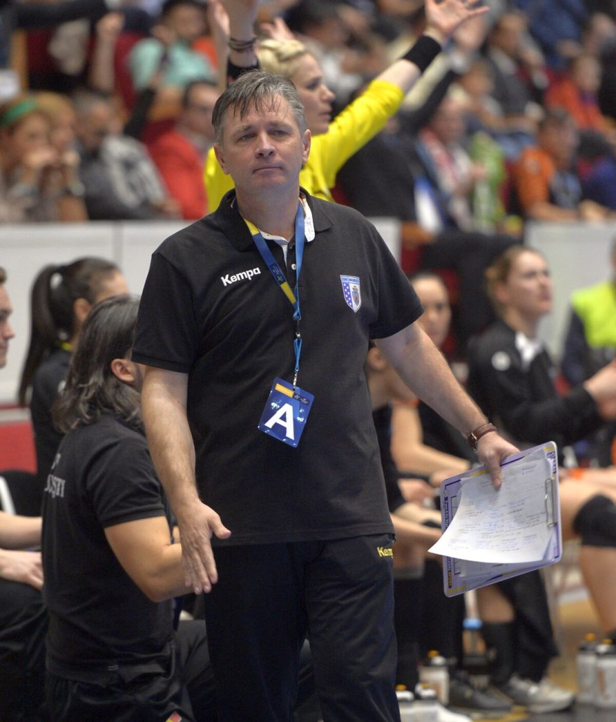 FOTO » Emoții și dramatism » CSM București o învinge pe Krim Ljubljana, 28-26, și se califică în sferturile Ligii Campionilor