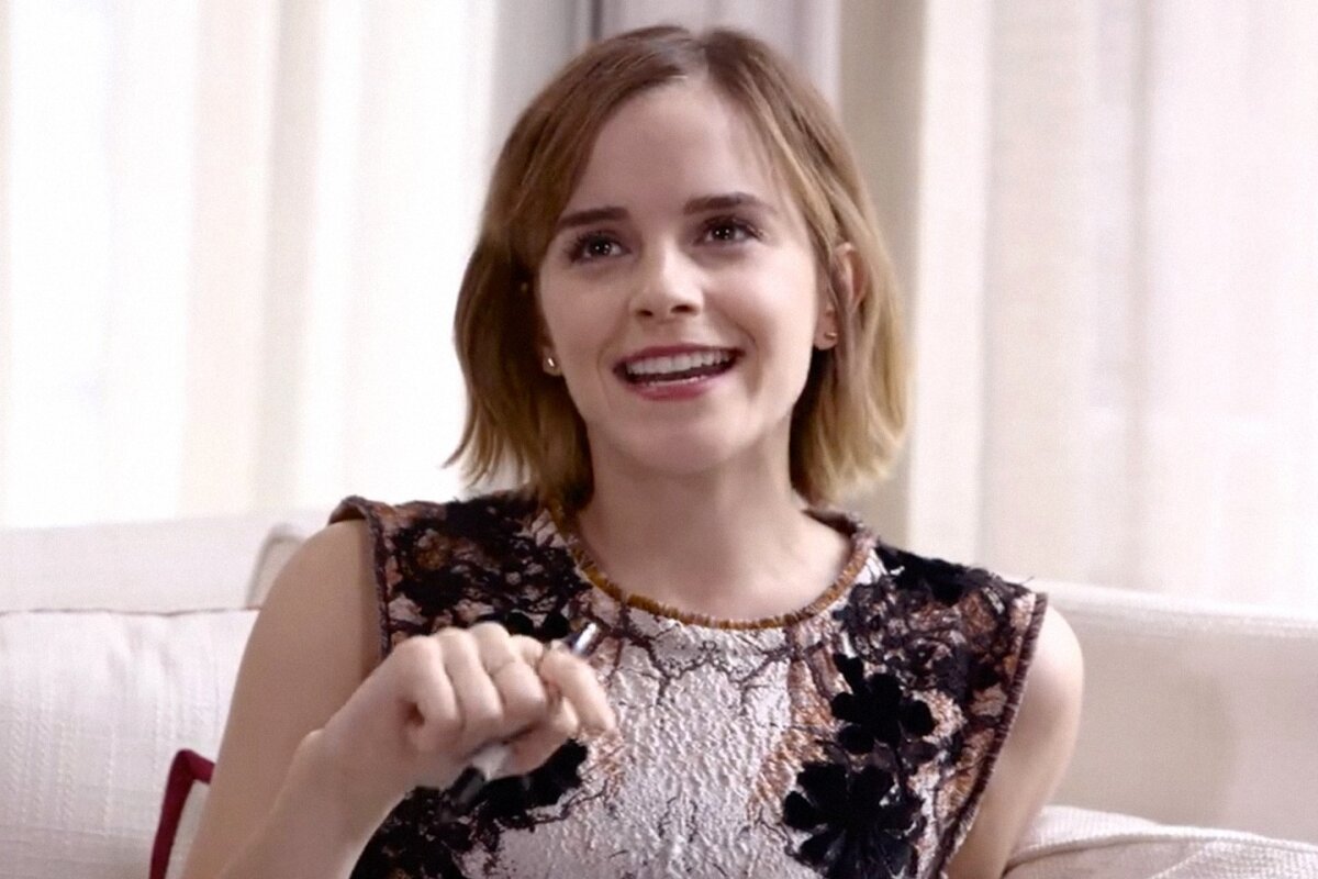 FOTO În sfârșit, dezbrăcată! Emma Watson a pozat în premieră topless
