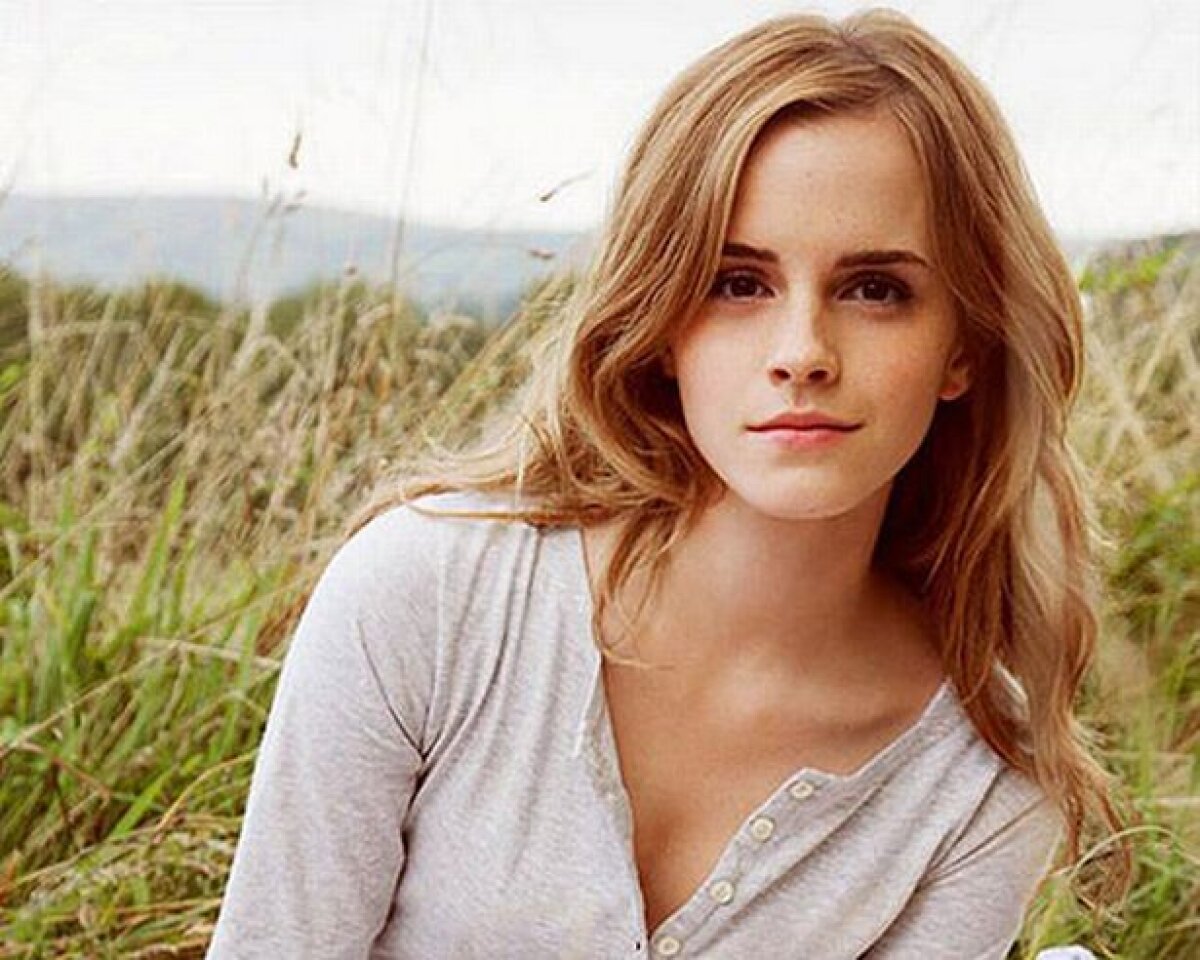 FOTO În sfârșit, dezbrăcată! Emma Watson a pozat în premieră topless