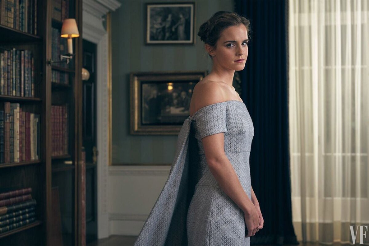 FOTO În sfârșit, dezbrăcată! Emma Watson a pozat în premieră topless