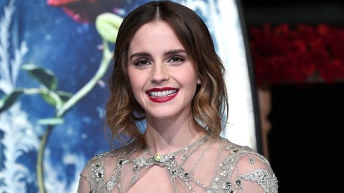 FOTO În sfârșit, dezbrăcată! Emma Watson a pozat în premieră topless