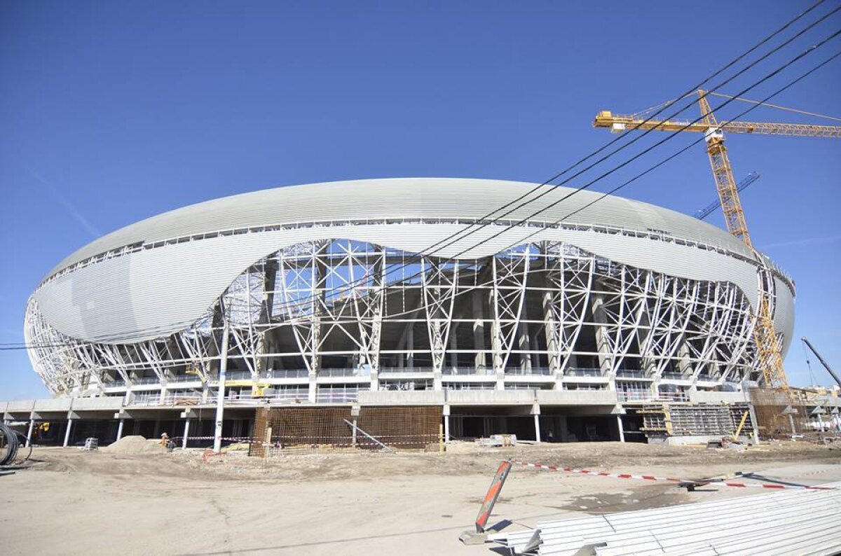 GALERIE FOTO Noi imagini cu "Allianz Arena" de România » A început montarea nocturnei și a tabelei de marcaj