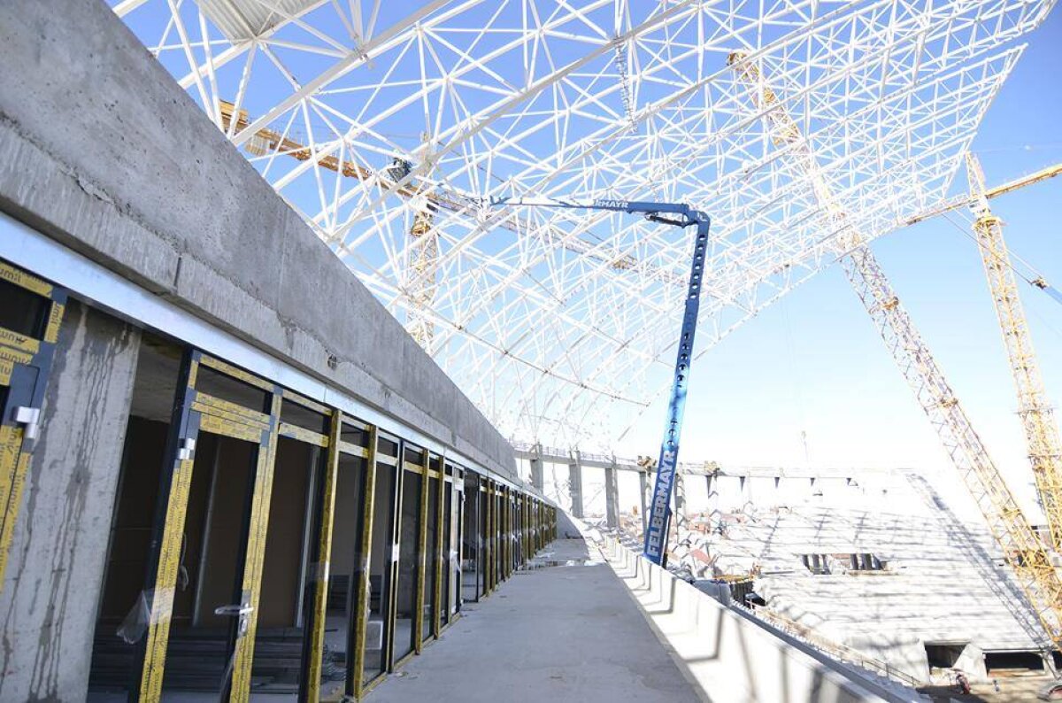 GALERIE FOTO Noi imagini cu "Allianz Arena" de România » A început montarea nocturnei și a tabelei de marcaj