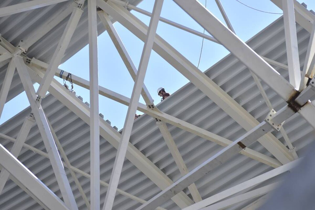 GALERIE FOTO Noi imagini cu "Allianz Arena" de România » A început montarea nocturnei și a tabelei de marcaj