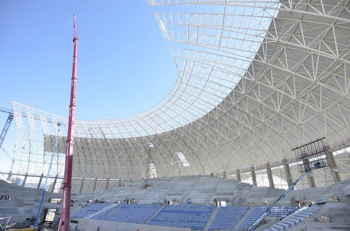 GALERIE FOTO Noi imagini cu "Allianz Arena" de România » A început montarea nocturnei și a tabelei de marcaj