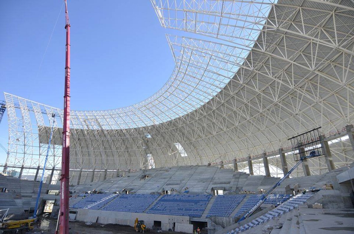 GALERIE FOTO Noi imagini cu "Allianz Arena" de România » A început montarea nocturnei și a tabelei de marcaj