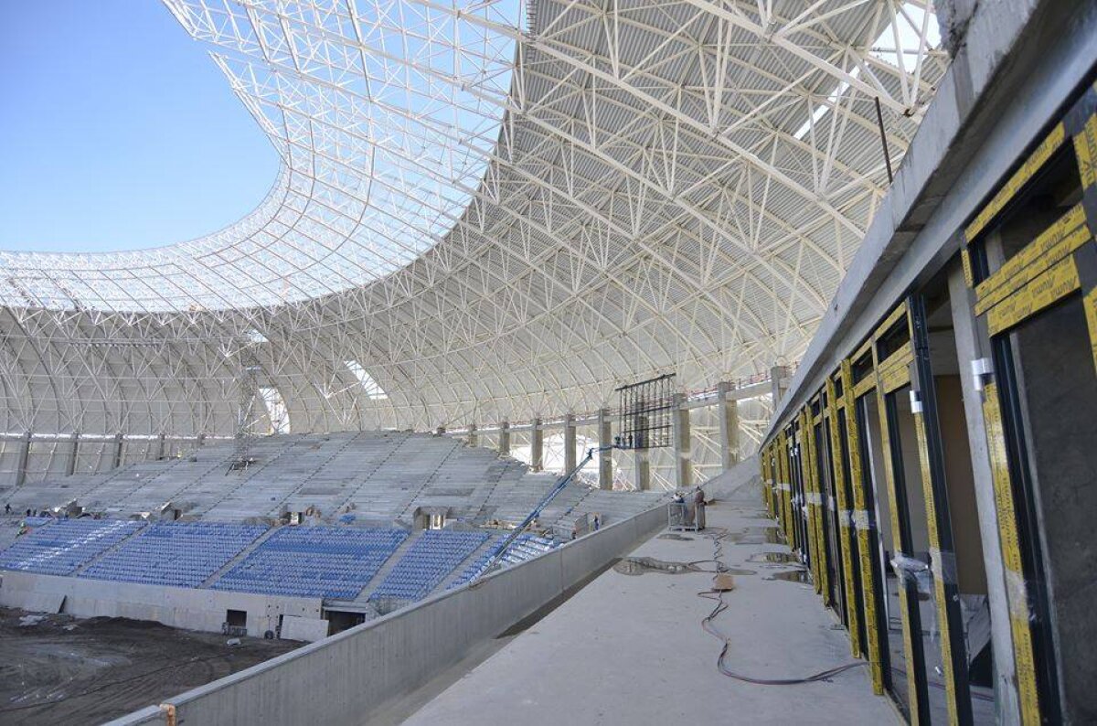 GALERIE FOTO Noi imagini cu "Allianz Arena" de România » A început montarea nocturnei și a tabelei de marcaj