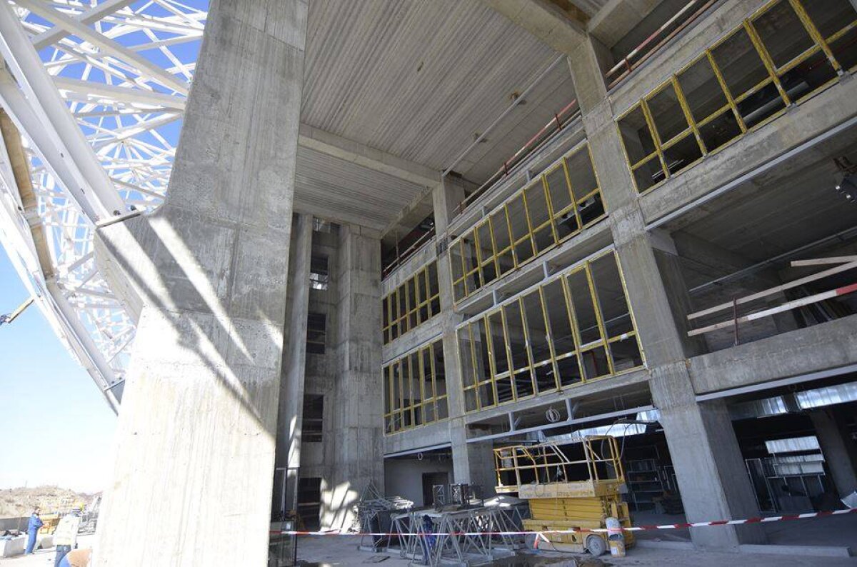 GALERIE FOTO Noi imagini cu "Allianz Arena" de România » A început montarea nocturnei și a tabelei de marcaj