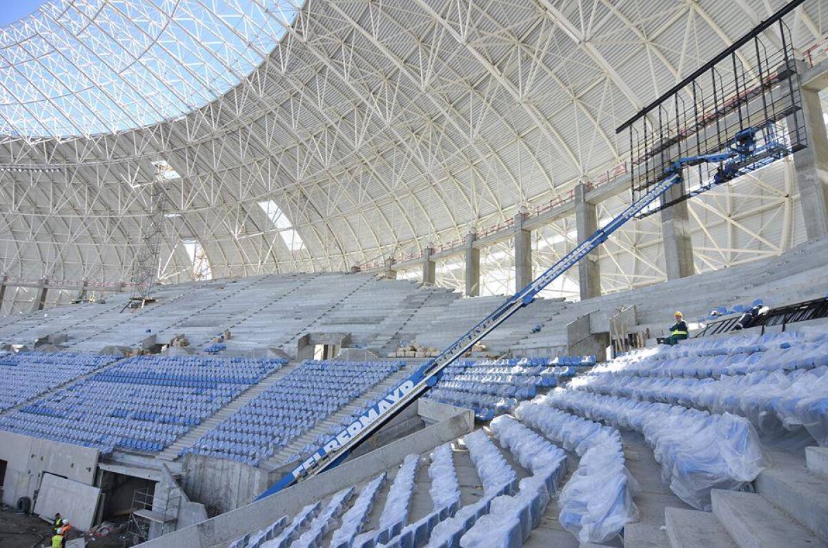 GALERIE FOTO Noi imagini cu "Allianz Arena" de România » A început montarea nocturnei și a tabelei de marcaj
