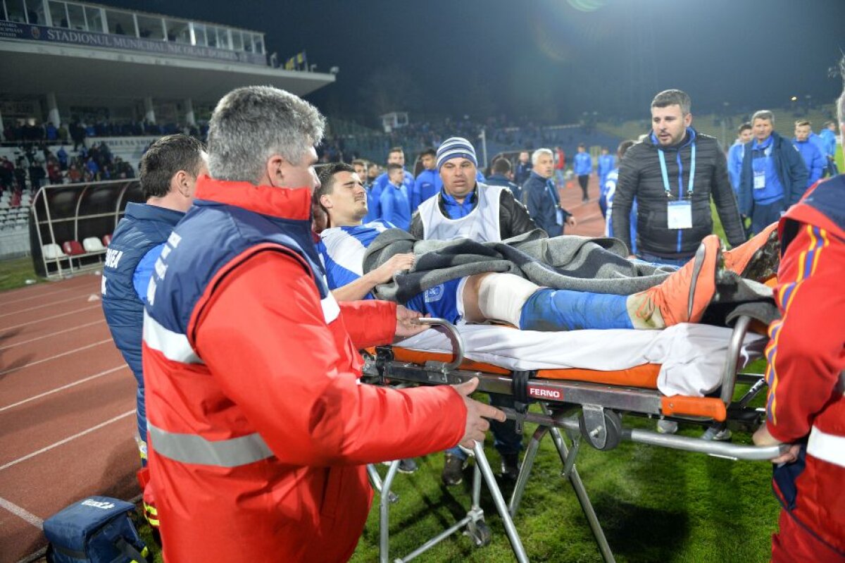 UPDATE+FOTO Victimele play-off-ului la Dinamo și CS U Craiova: doi fotbaliști, duși direct la ambulanță! Unul e suspect de fractură