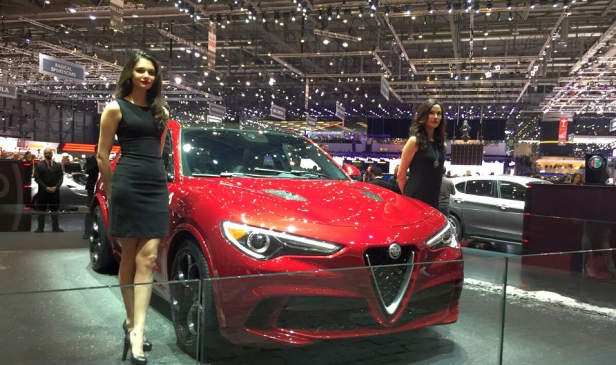 GALERIE FOTO Cine mai e atent la mașini? Fetele de la Salonul Auto de la Geneva i-au înnebunit pe vizitatori