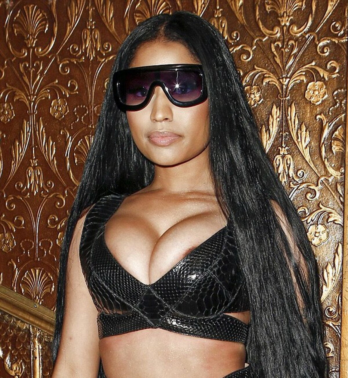 FOTO » Nicki Minaj, într-o bustieră prea mică pentru sânii ei