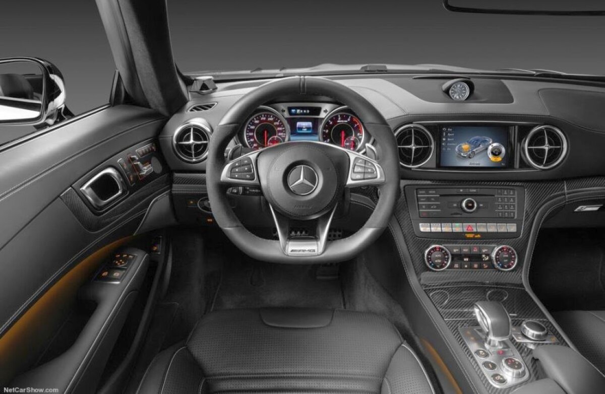 FOTO + VIDEO Cadou de 150.000 de euro! Ce a primit Halep de 8 martie