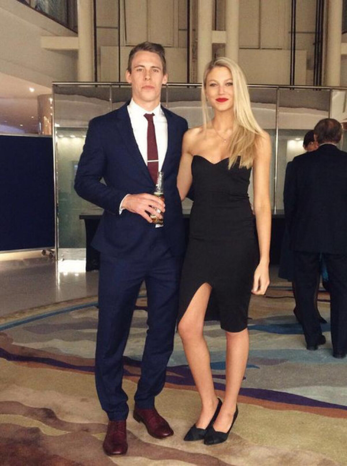 FOTO Splendoare galeză » Țara Galilor punctează la Six Nations: iubita unui rugbyst e incendiară!