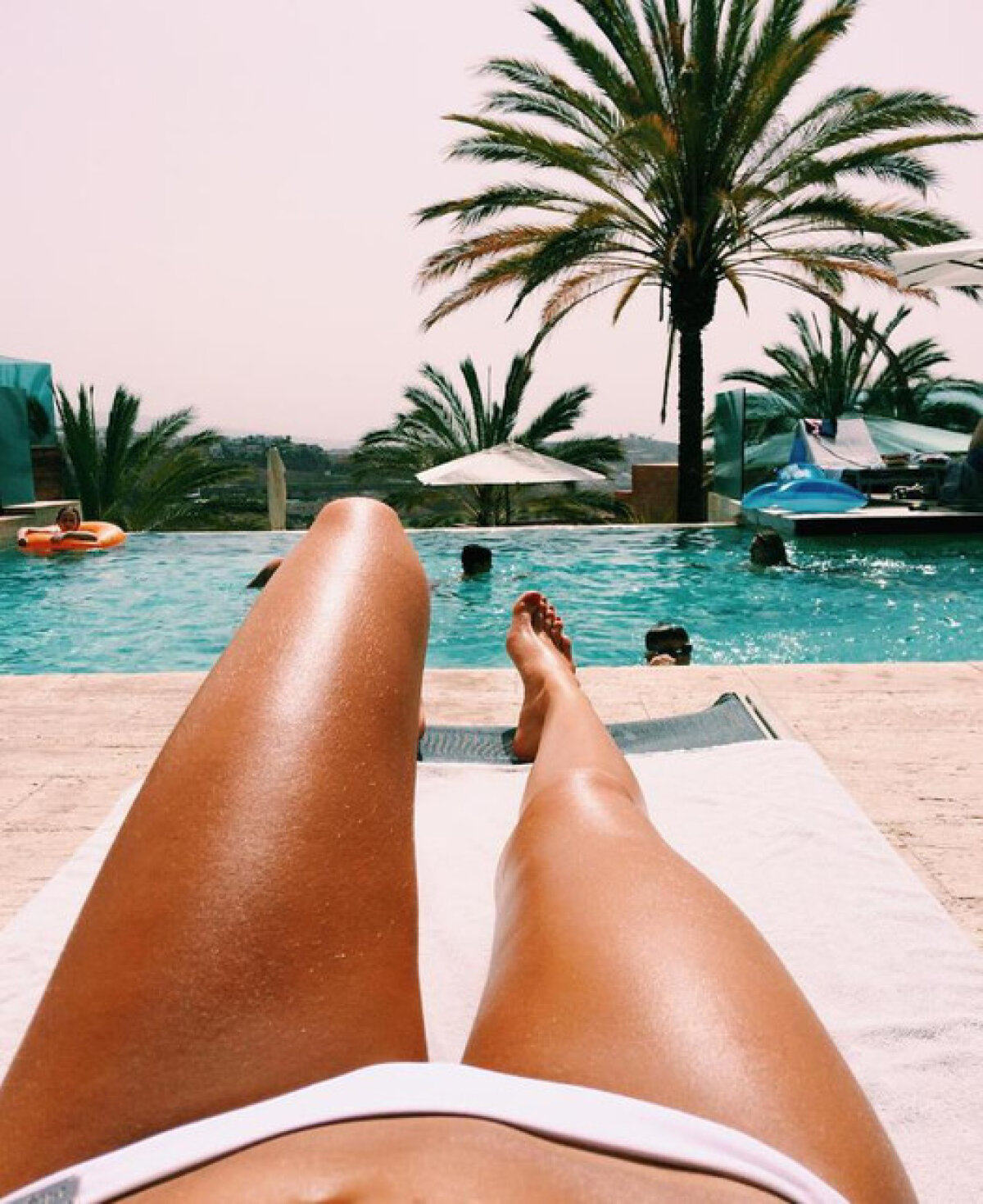 FOTO Splendoare galeză » Țara Galilor punctează la Six Nations: iubita unui rugbyst e incendiară!