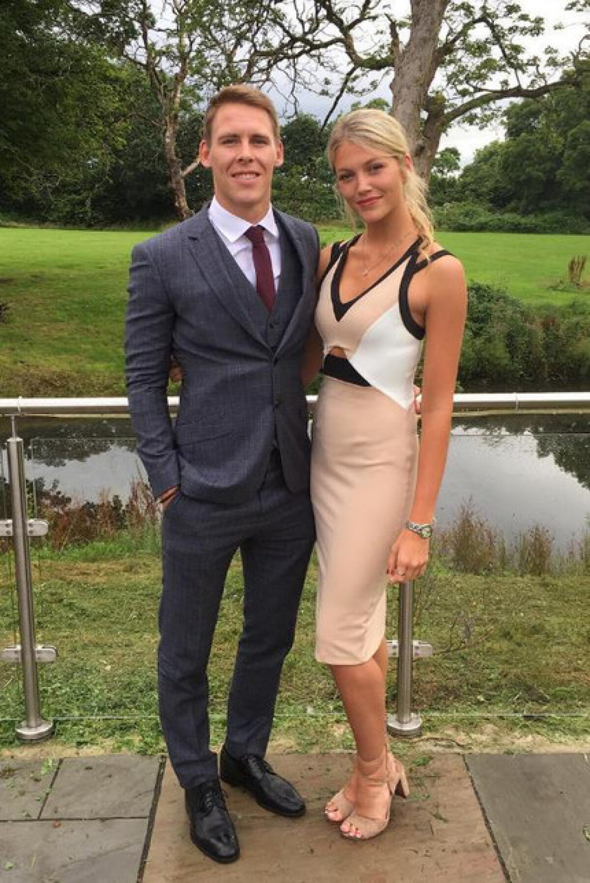 FOTO Splendoare galeză » Țara Galilor punctează la Six Nations: iubita unui rugbyst e incendiară!