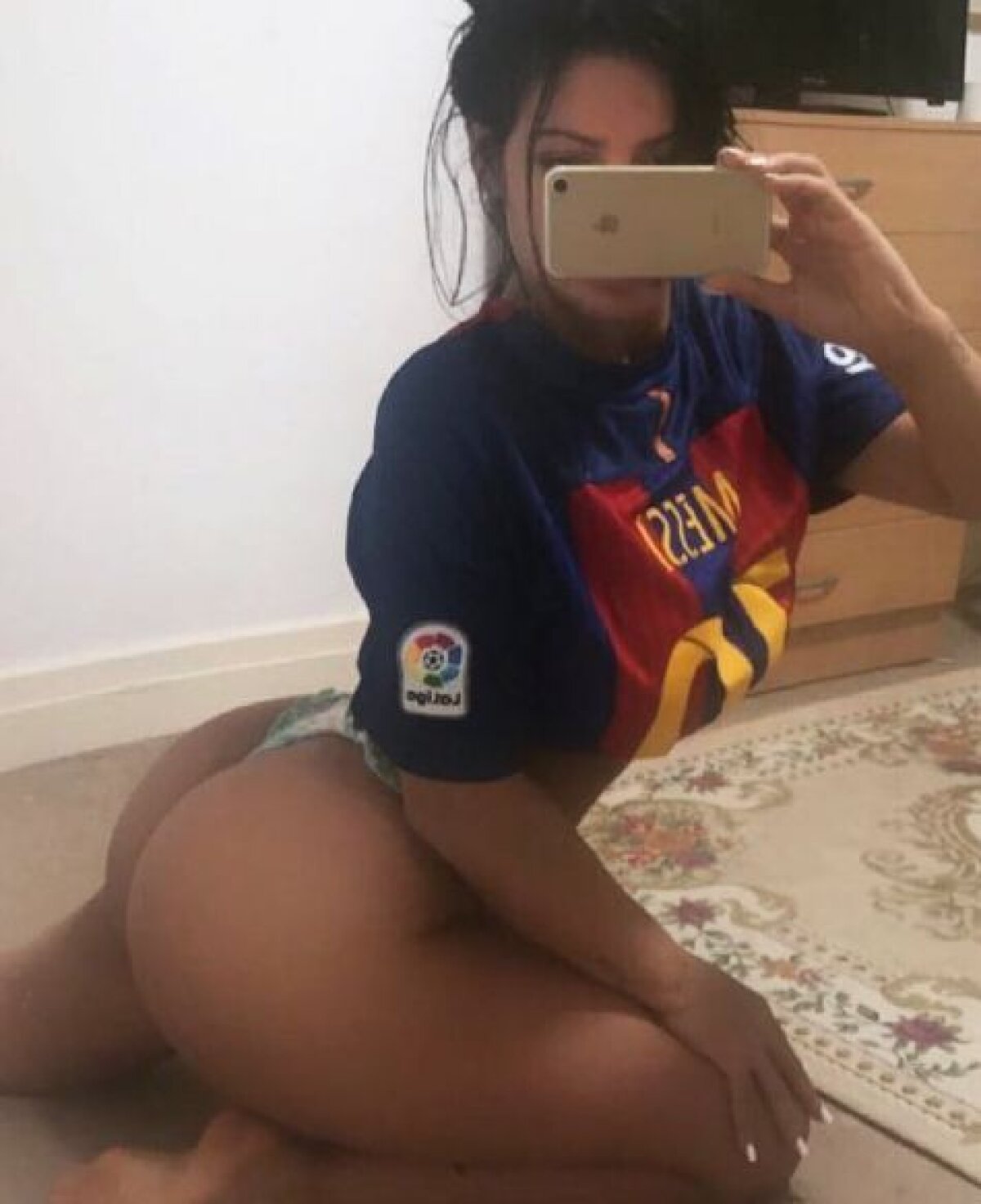 GALERIE FOTO Cea mai sexy bucurie după calificarea Barcelonei » Suzy Cortez a renunțat complet la haine!