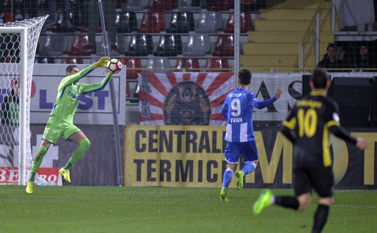 FOTO A lipsit spectacolul în primul meci din play-off » Remiză albă între Astra și CSU Craiova 