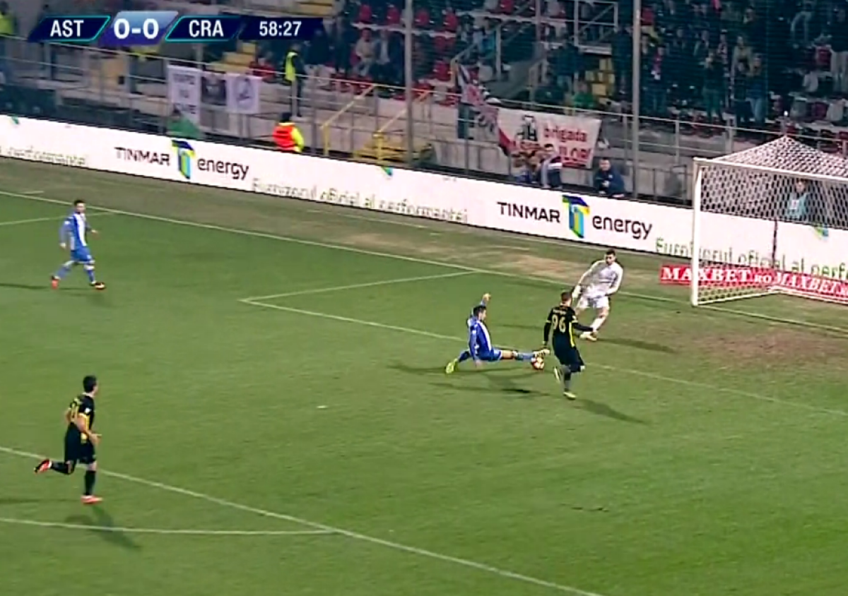 FOTO Intervenție extraordinară în partida dintre Astra și CS U Craiova » Șumudică și-a pus mâinile în cap!