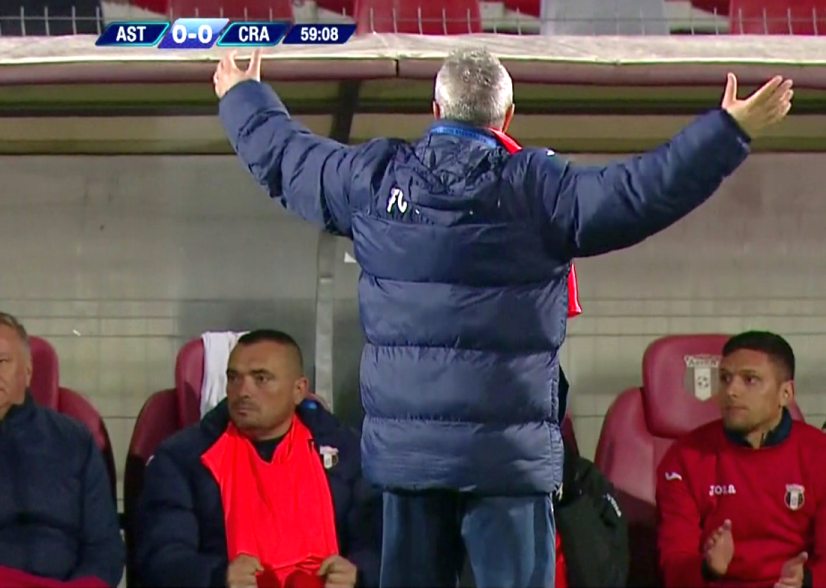 FOTO Intervenție extraordinară în partida dintre Astra și CS U Craiova » Șumudică și-a pus mâinile în cap!
