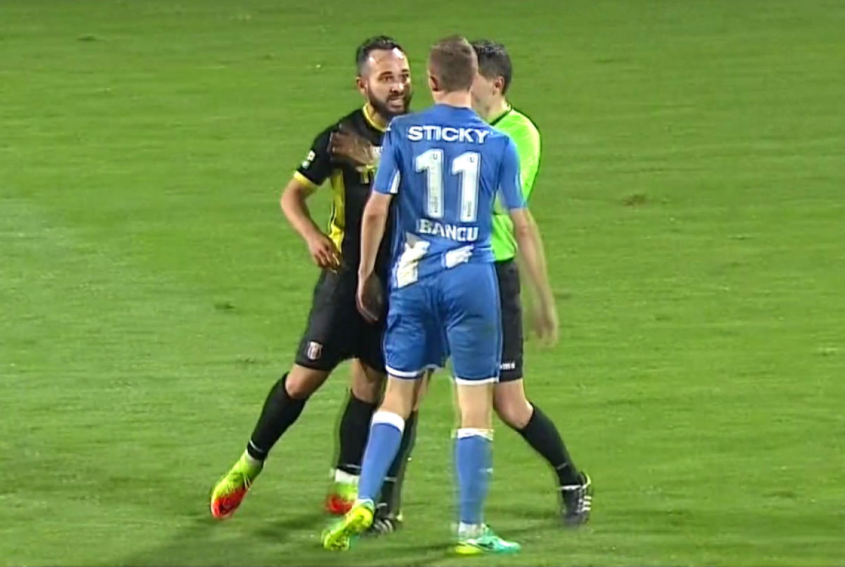 FOTO Astra putea termina meciul cu CSU Craiova cu un om în minus! Hațegan nu i-a dat cartonașul roșu lui Morais