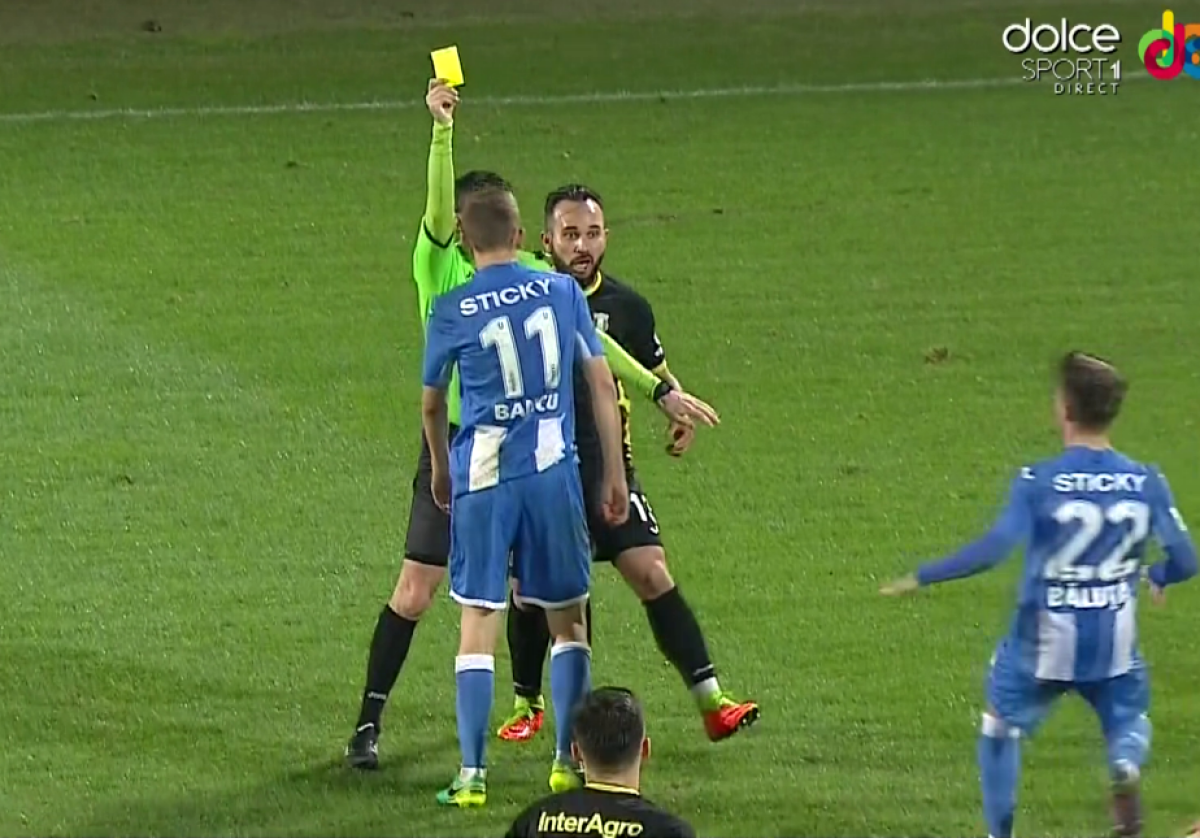 FOTO Astra putea termina meciul cu CSU Craiova cu un om în minus! Hațegan nu i-a dat cartonașul roșu lui Morais