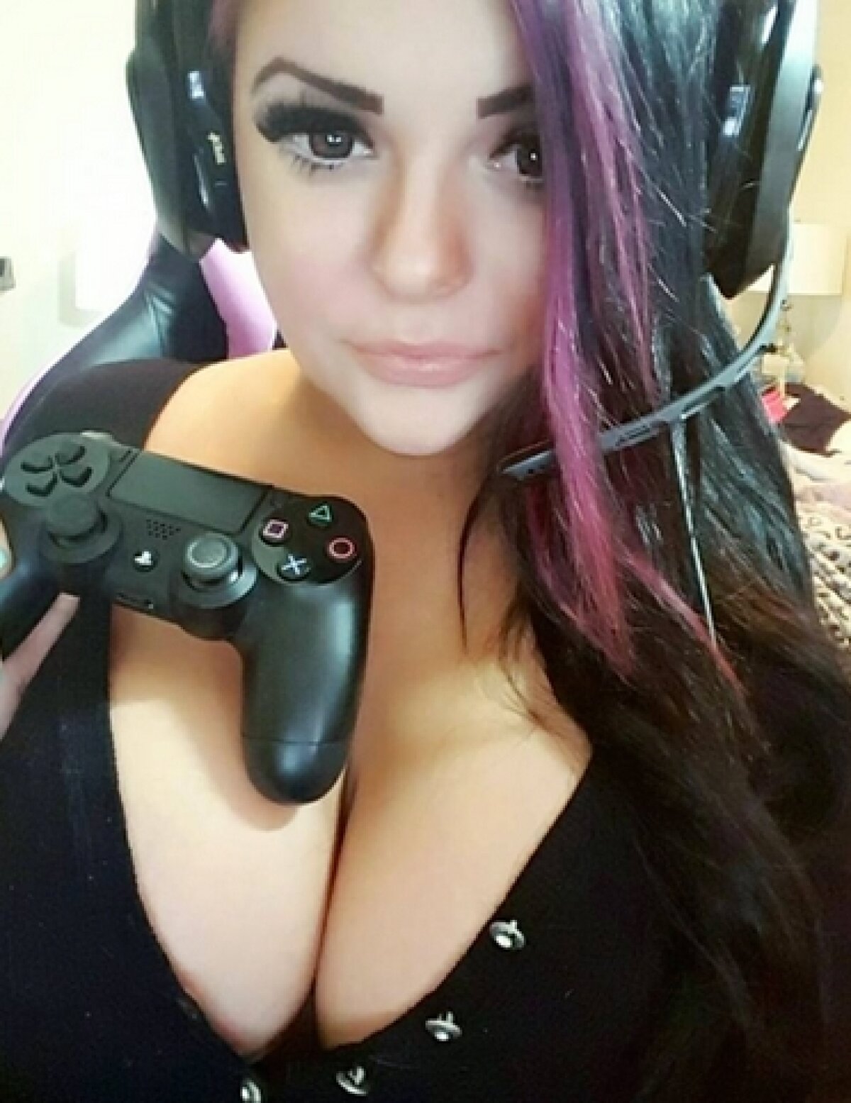 Galerie FOTO Fetele la care visezi! Cele mai sexy gamerițe sunt aici