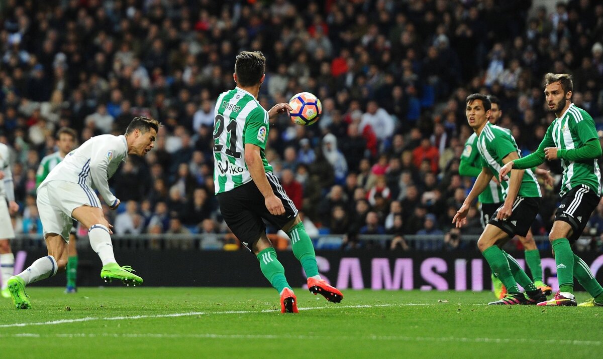 VIDEO Toșca în vârtejul erorilor » Trei gafe mari făcute de fostul fundaș stelist în meciul cu Real, 1-2