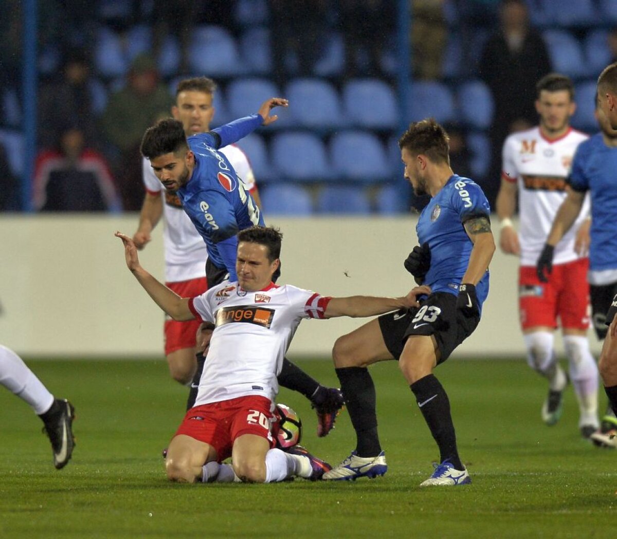 FOTO Dinamo o încurcă pe Viitorul și o lasă pe Steaua pe primul loc după prima etapă de play-off