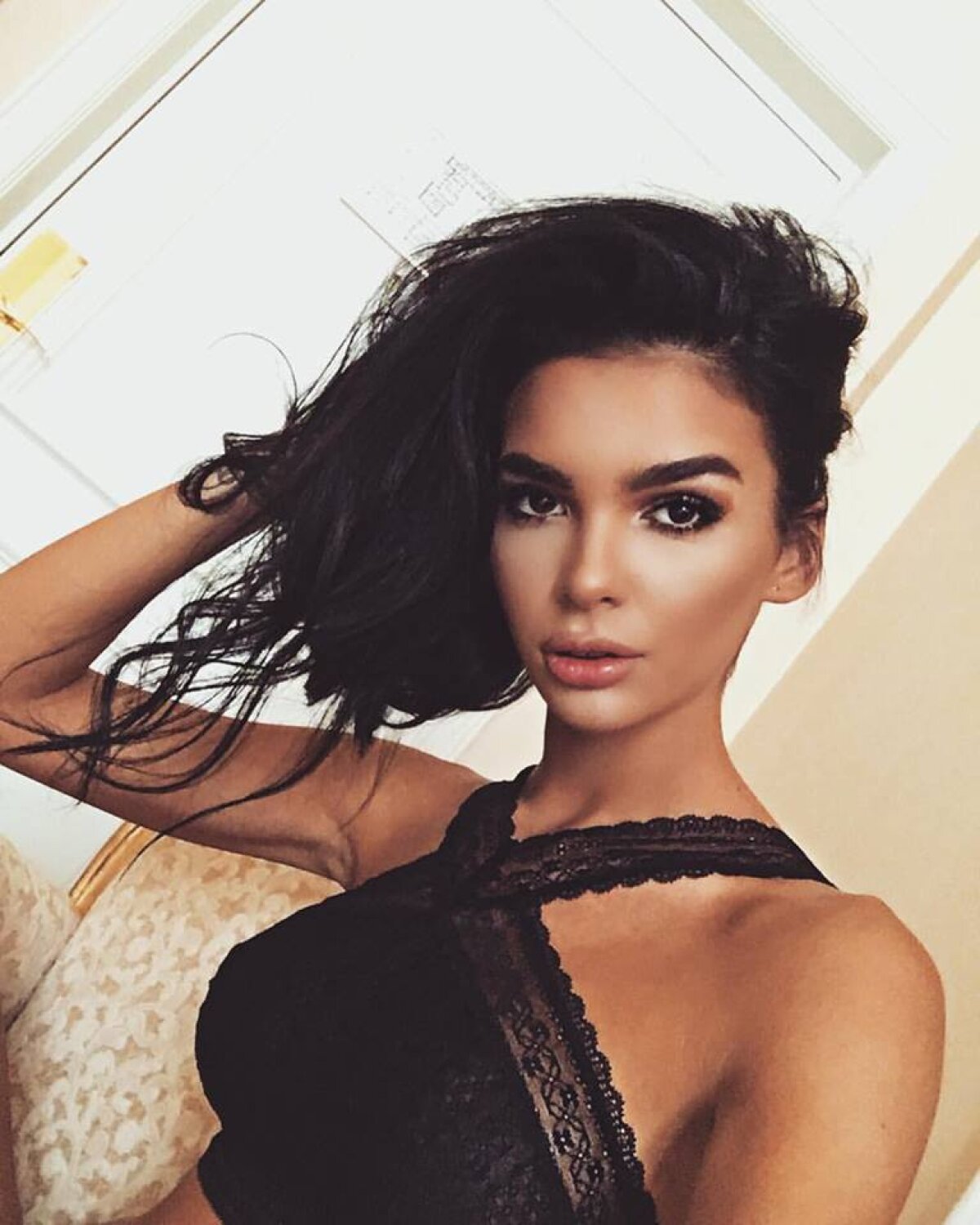 GALERIE FOTO Iordănescu jr. joacă tare! S-a cuplat cu o bombă sexy controversată din lumea mondenă a Capitalei! Imagini super hot 