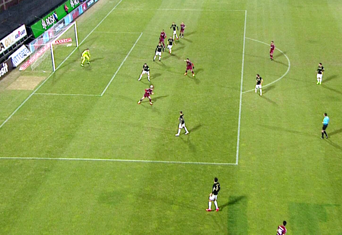 FOTO Două faze controversate în debutul meciului CFR Cluj - Astra » Gol anulat eronat ardelenilor