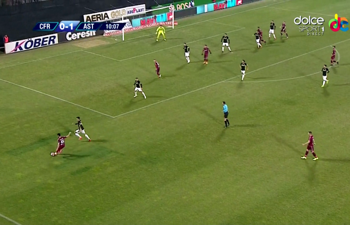 FOTO Două faze controversate în debutul meciului CFR Cluj - Astra » Gol anulat eronat ardelenilor