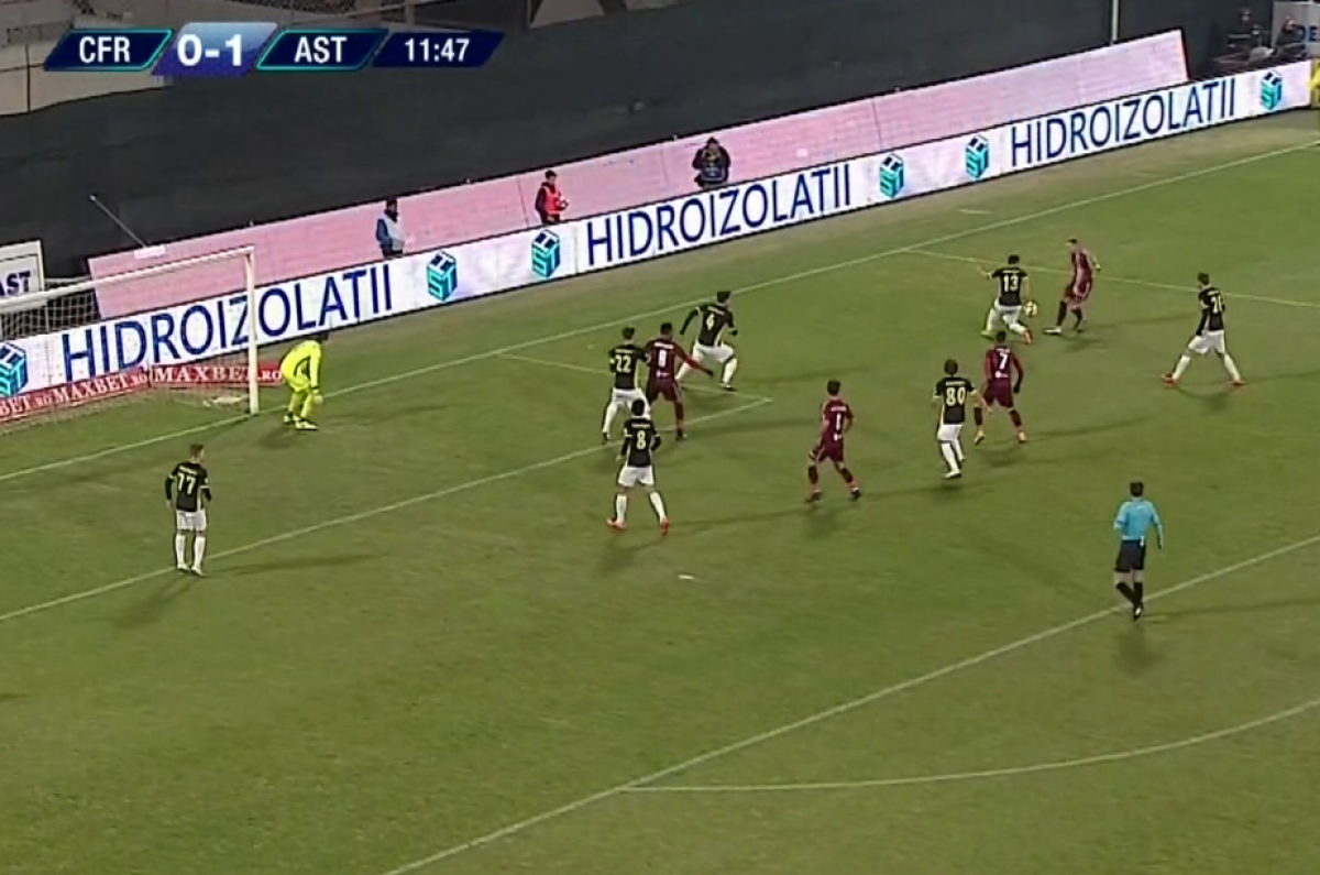 FOTO Două faze controversate în debutul meciului CFR Cluj - Astra » Gol anulat eronat ardelenilor