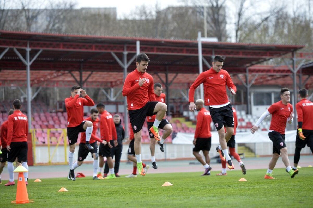 FOTO + VIDEO Distracție și voie bună la antrenamentele lui Dinamo » Imagini de la ședința de pregătire a "câinilor"