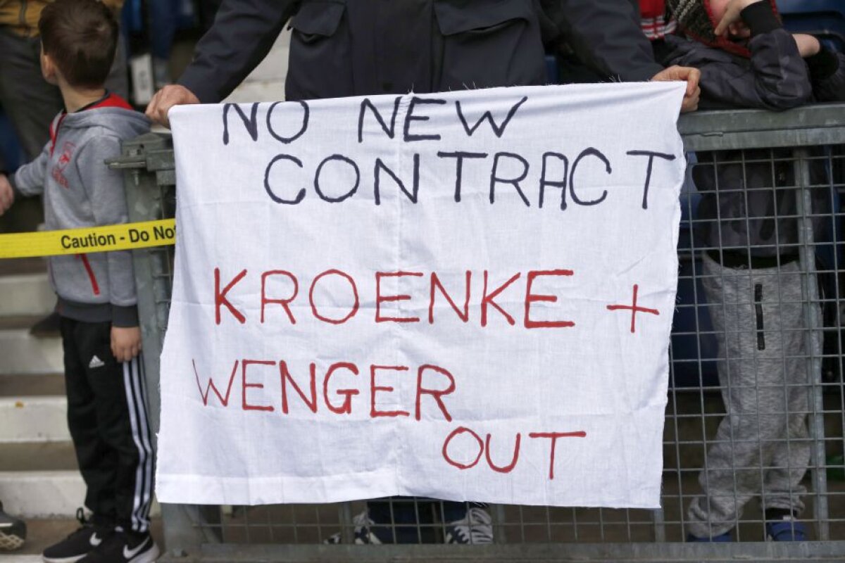 VIDEO + FOTO Arsenal, umilită de West Bromwich! Fanii i-au cerut demisia lui Wenger într-un mod inedit