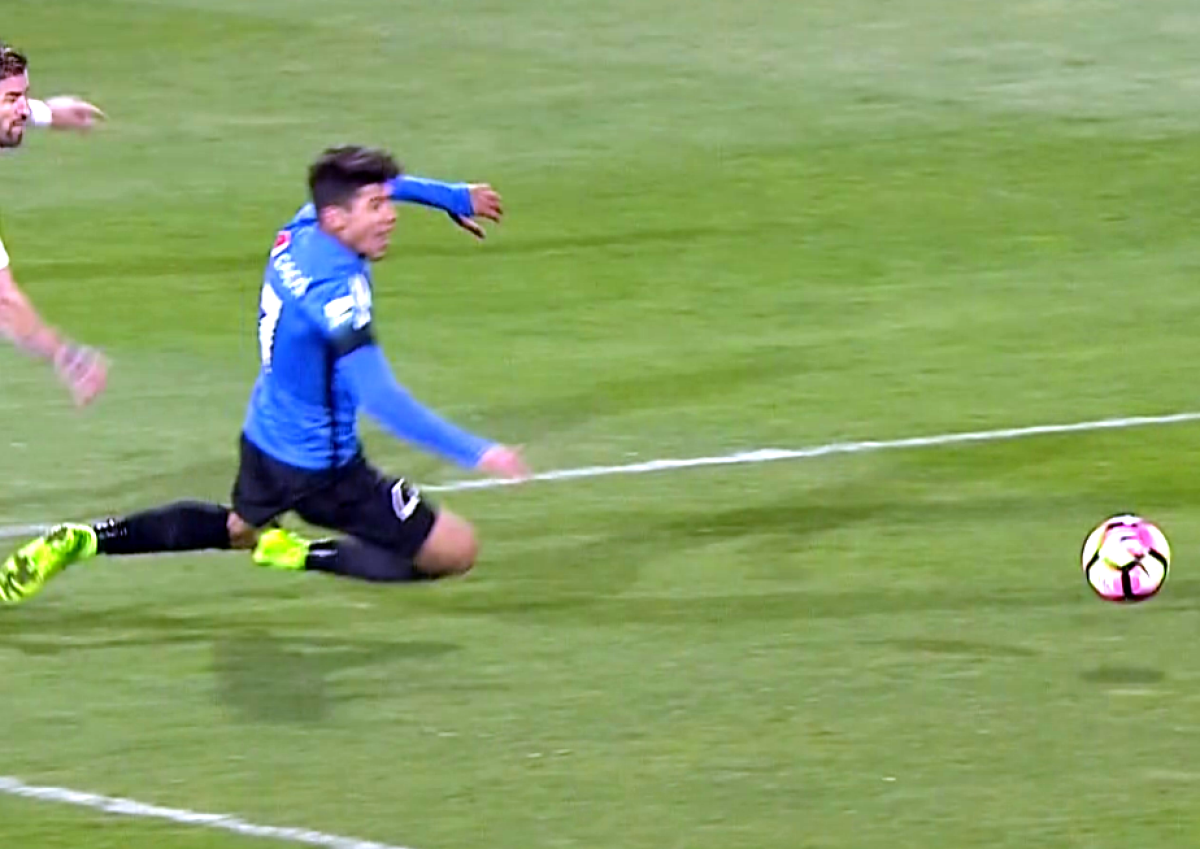 FOTO Viitorul a cerut penalty în finalul primei reprize cu Steaua! Coman a căzut în careu