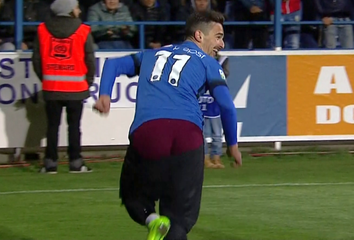 FOTO Jos textila! Vlad Morar a sărbătorit golul marcat Stelei într-un mod... original pentru Liga 1 :)