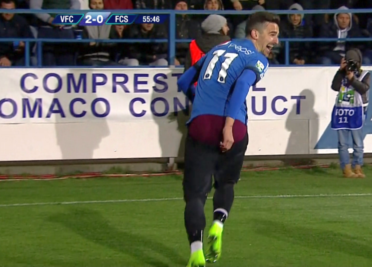 FOTO Jos textila! Vlad Morar a sărbătorit golul marcat Stelei într-un mod... original pentru Liga 1 :)