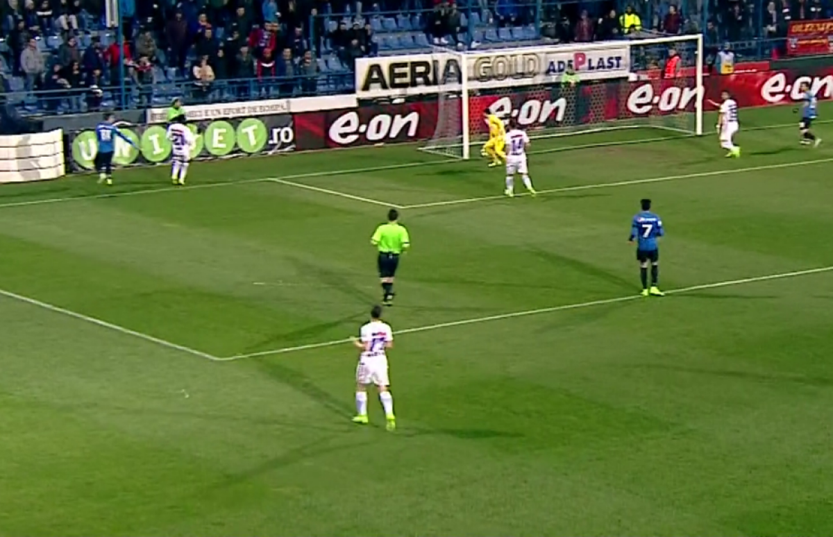 FOTO Jos textila! Vlad Morar a sărbătorit golul marcat Stelei într-un mod... original pentru Liga 1 :)