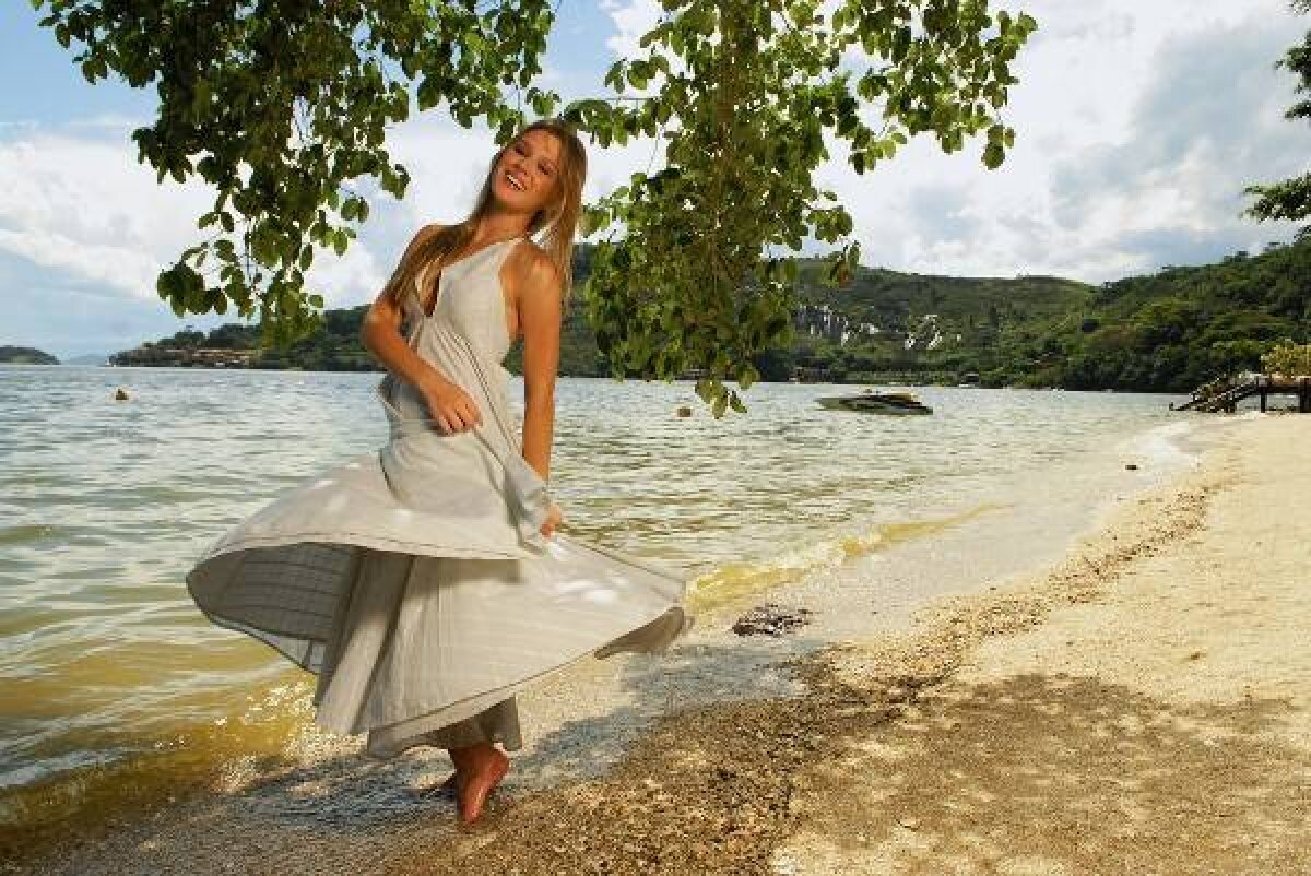 FOTO Are o nouă muză » O vedetă a fotbalului a dat lovitura: ce iubită supersexy are!