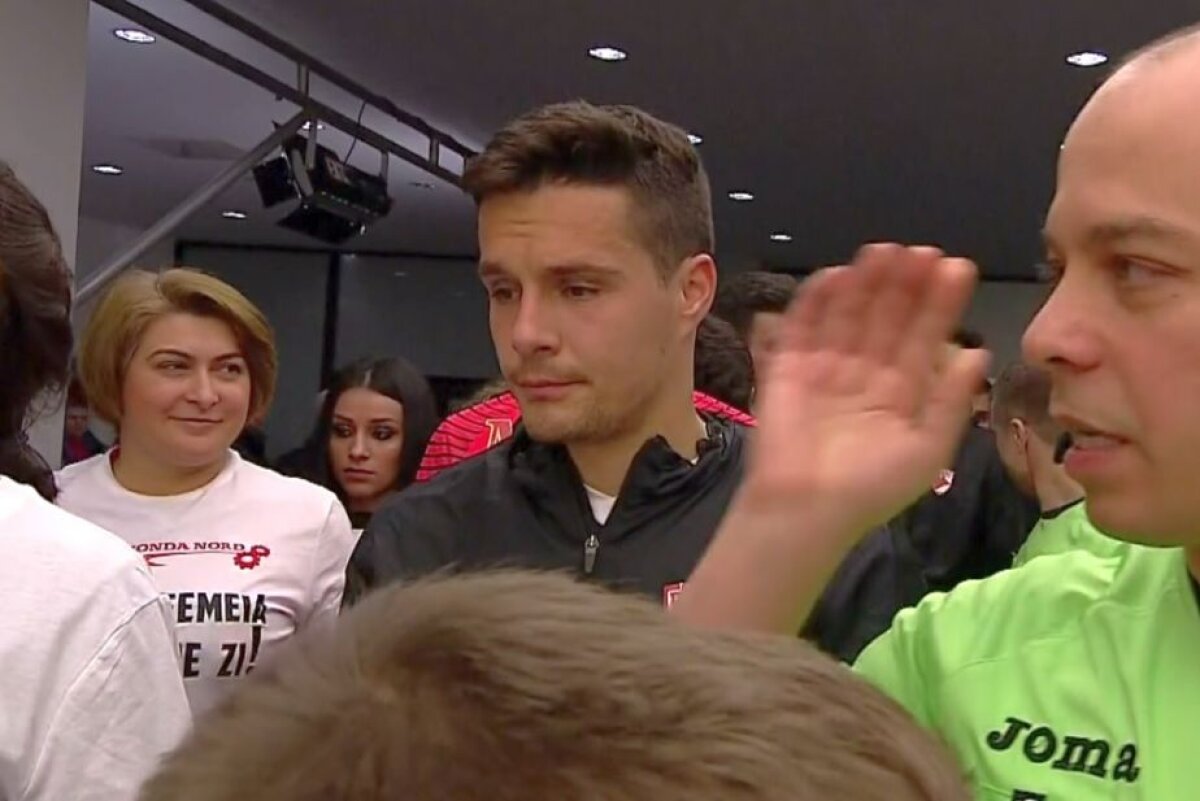 GALERIE FOTO Jucătorii dinamoviști au suprins din nou » De ce au intrat cu femei de mână și ce banner au afișat fotbaliștii