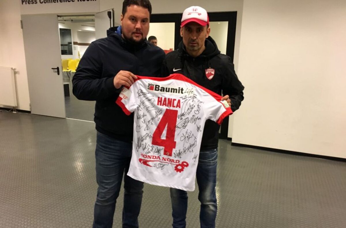 FOTO Tricoul special al ”câinilor” cumpărat cu 4.000 de lei » Ce gest a făcut un suporter dinamovist