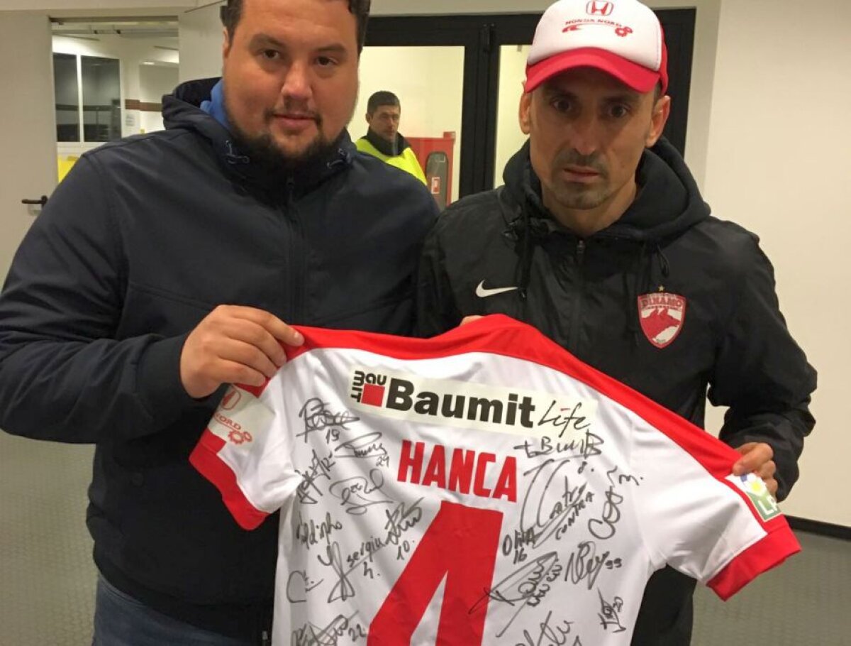 FOTO Tricoul special al ”câinilor” cumpărat cu 4.000 de lei » Ce gest a făcut un suporter dinamovist