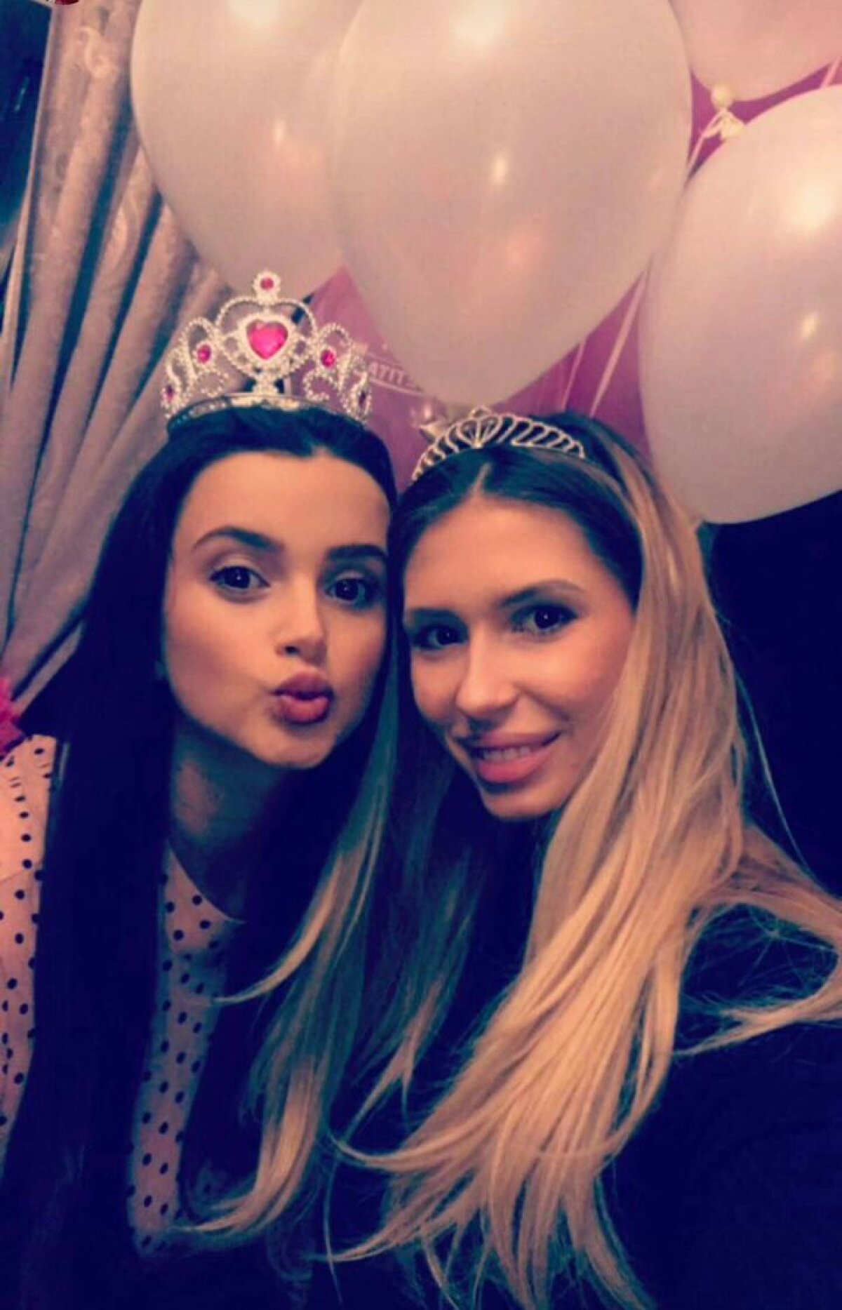 FOTO Viața în roz: «Baby shower» pentru iubita lui Steliano Filip » Cum s-a pozat frumoasa brunetă, însărcinată în 7 luni