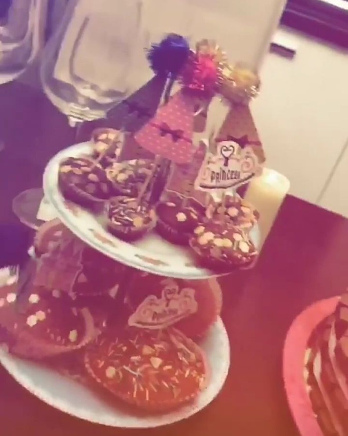 FOTO Viața în roz: «Baby shower» pentru iubita lui Steliano Filip » Cum s-a pozat frumoasa brunetă, însărcinată în 7 luni